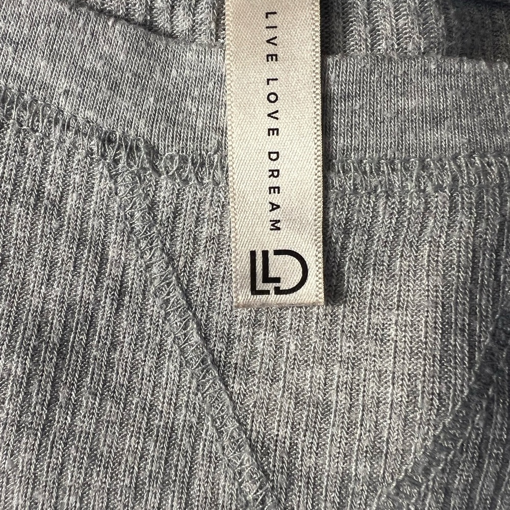 Live Love Dream Light Thermal Gray Long Sleeve Scoop Bottom Size XS - Picture 6 of 7